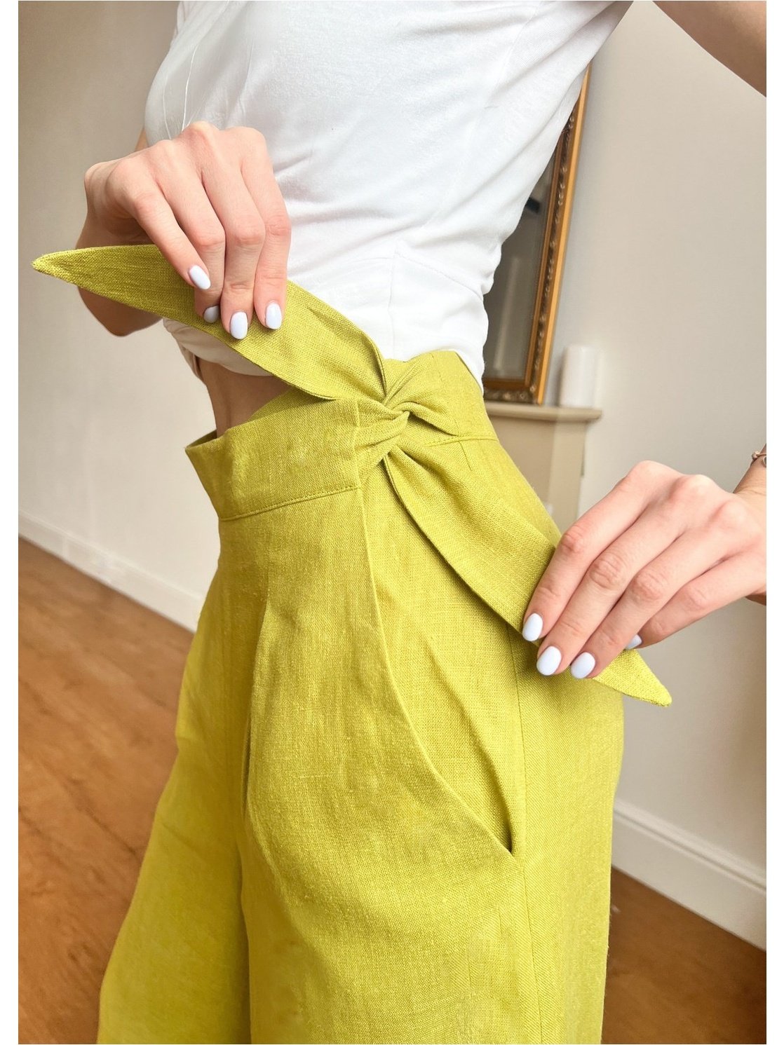 WIDE-LEG LINEN TROUSERS