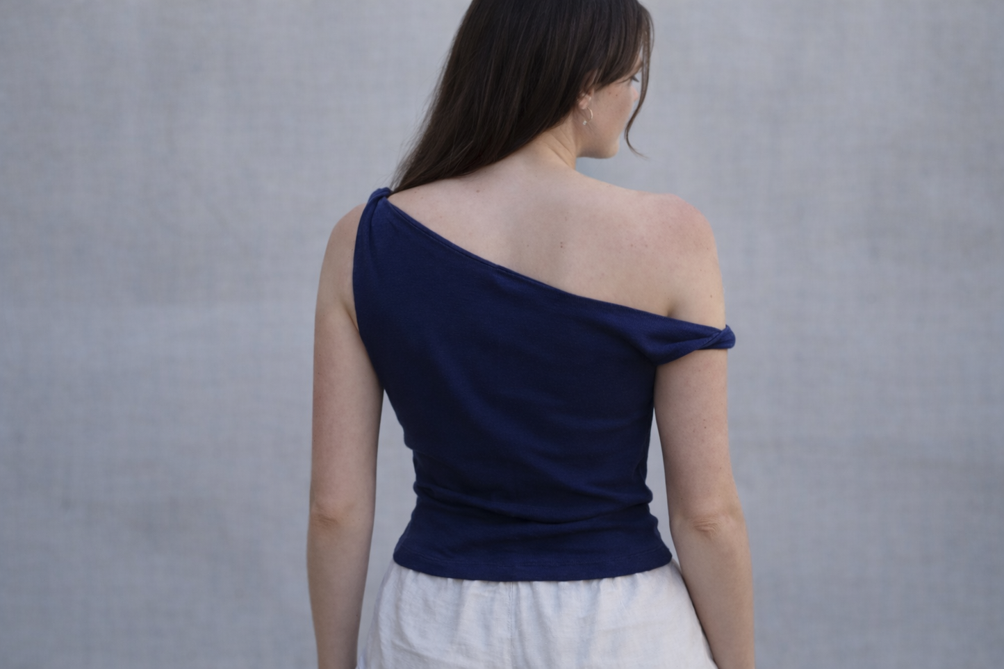 ALVIRA ONE-SHOULDER TOP