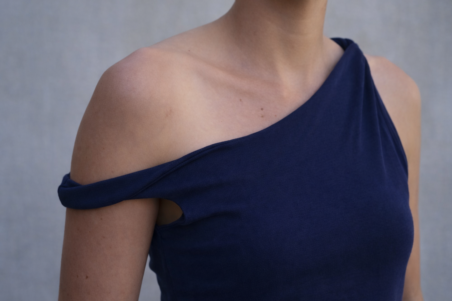 ALVIRA ONE-SHOULDER TOP